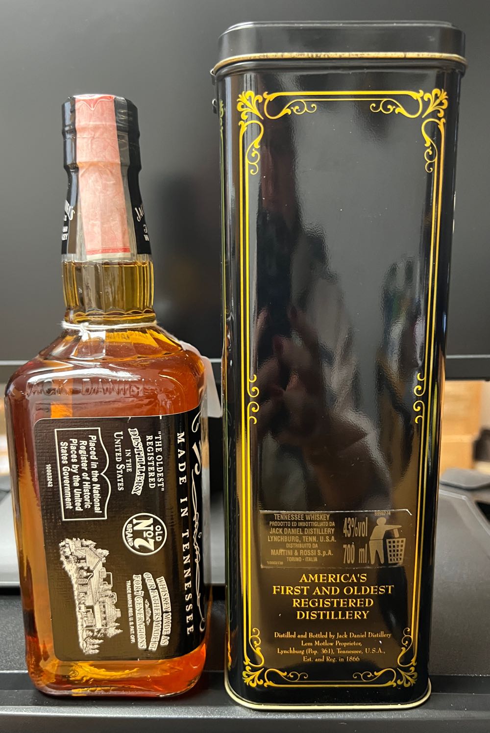 Tin Single Black Label 2001 - Jack Daniel’s Distillery, Lynchburg, TN (700 mL) alcohol collectible - Main Image 2