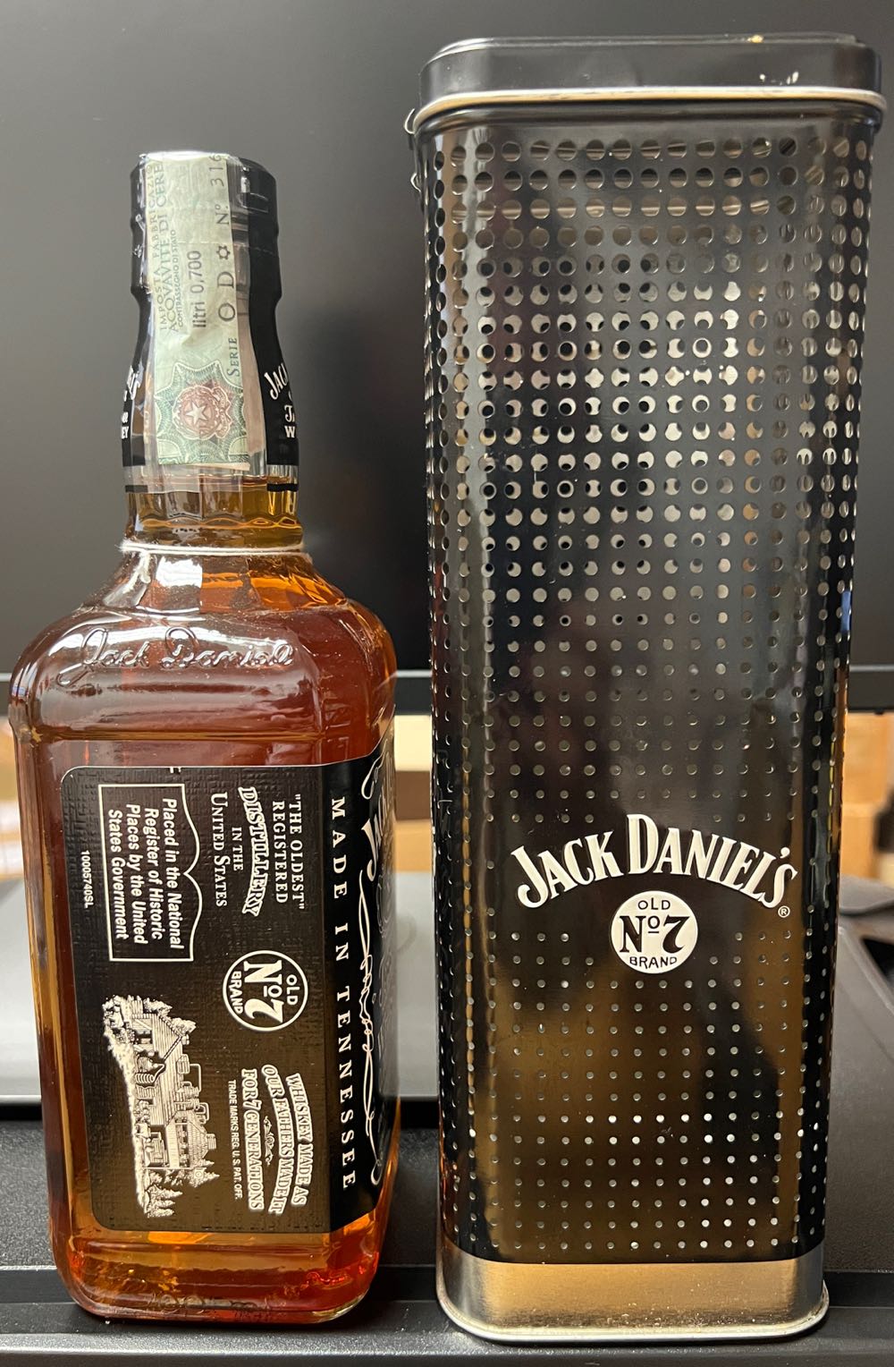 Tin Single Black Label 2006 - Jack Daniel’s Distillery, Lynchburg, TN (700 mL) alcohol collectible - Main Image 2