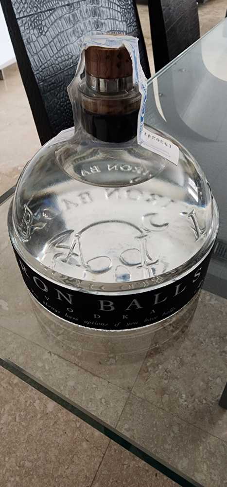 Iron Balls - Atlanyartisan S.L. (700 mL) alcohol collectible [Barcode 632016997113] - Main Image 2