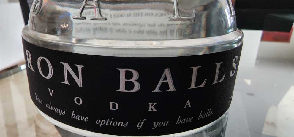 Iron Balls - Atlanyartisan S.L. (700 mL) alcohol collectible [Barcode 632016997113] - Main Image 3