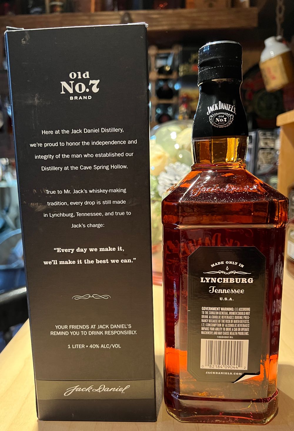 0 Black Label With Box 2015 - Jack Daniel’s Distillery, Lynchburg, TN (1 L) alcohol collectible - Main Image 3