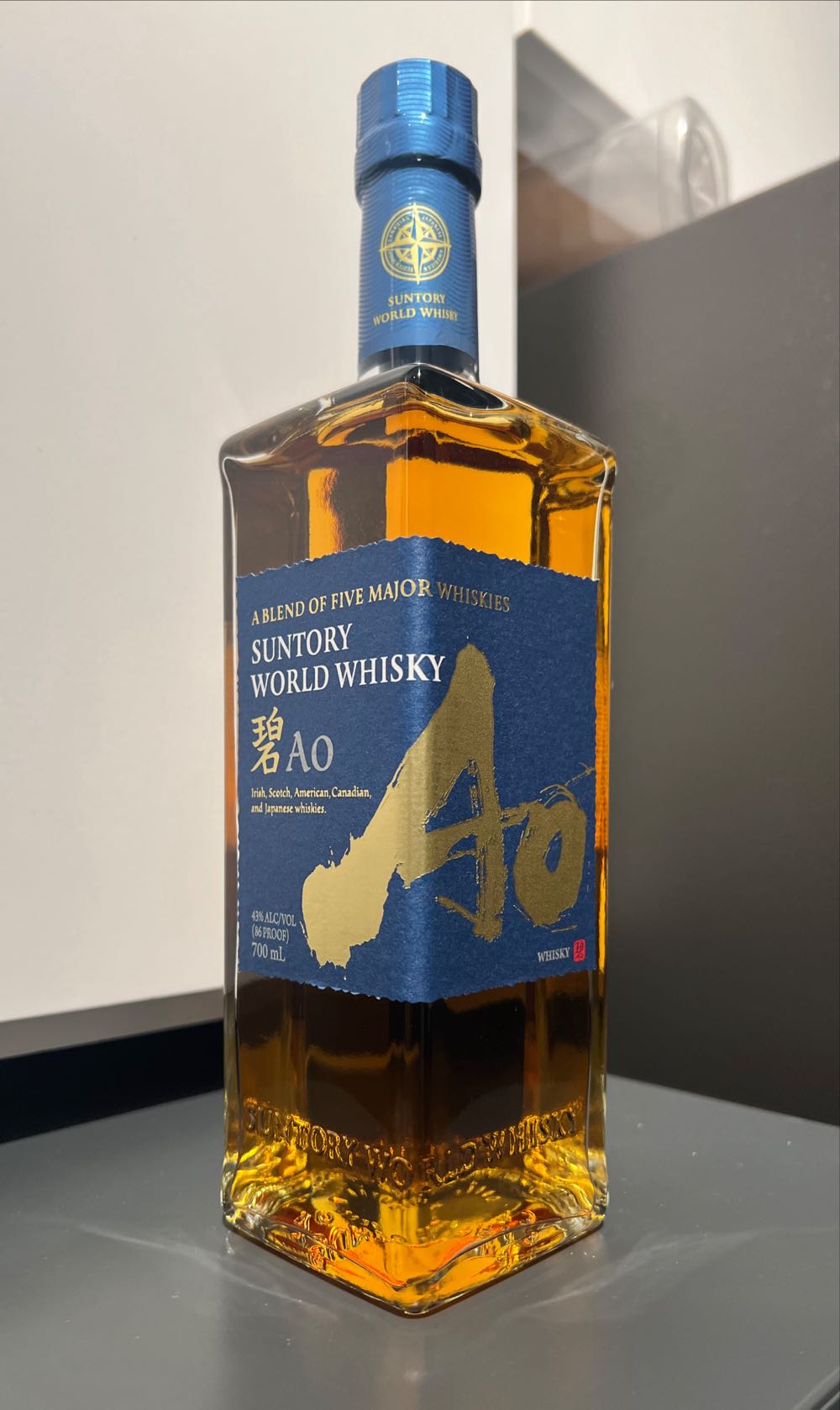 Suntory World Whisky Ao - Beam Suntory Import Co. (700 mL) alcohol collectible [Barcode 080686957386] - Main Image 2