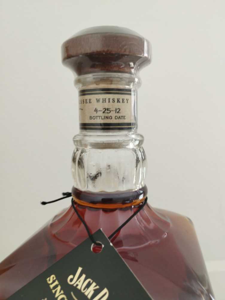 Single Barrel - Jack Daniels Distillery (700 mL) alcohol collectible - Main Image 2