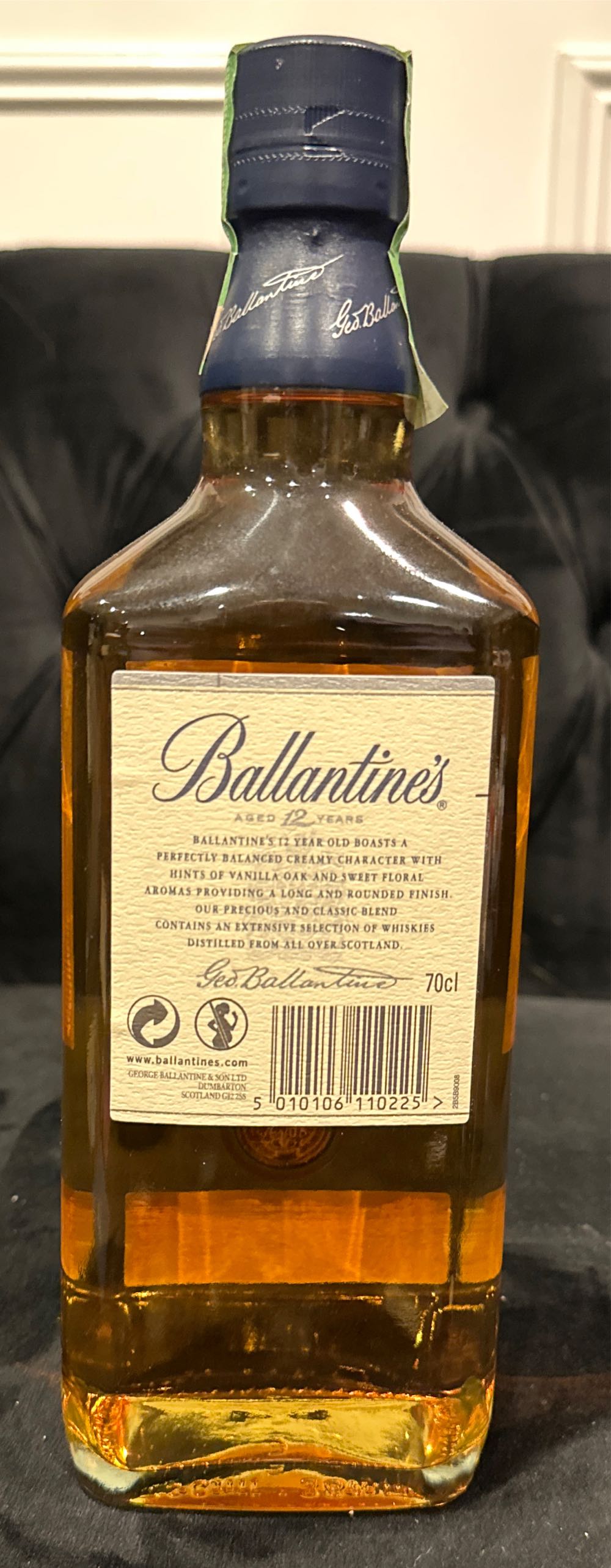 Ballantines Blended Scotch Whisky 12yr - George Ballantine & Son Ltd. (700 mL) alcohol collectible [Barcode 5010106110225] - Main Image 2