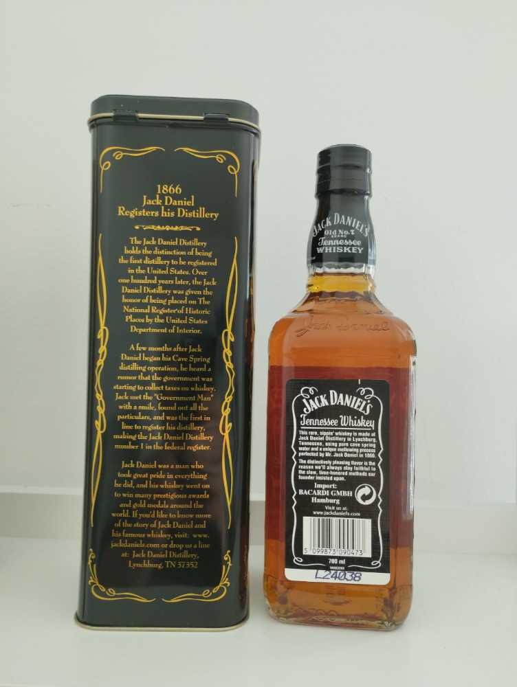 Jahresdose 2002  (700 mL) alcohol collectible - Main Image 2