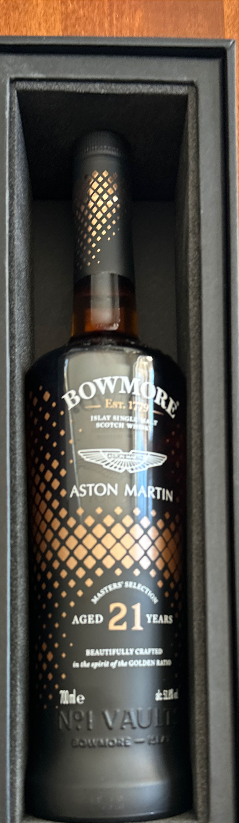 Bowmore 21 Year Old - Aston Martin Edition - Bowmore Distilery alcohol collectible [Barcode 5010496006597] - Main Image 2