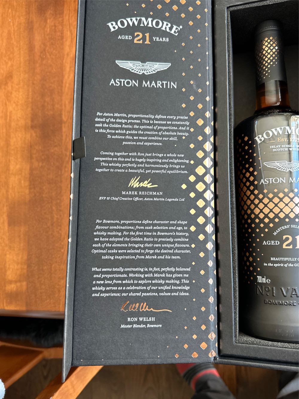 Bowmore 21 Year Old - Aston Martin Edition - Bowmore Distilery alcohol collectible [Barcode 5010496006597] - Main Image 3