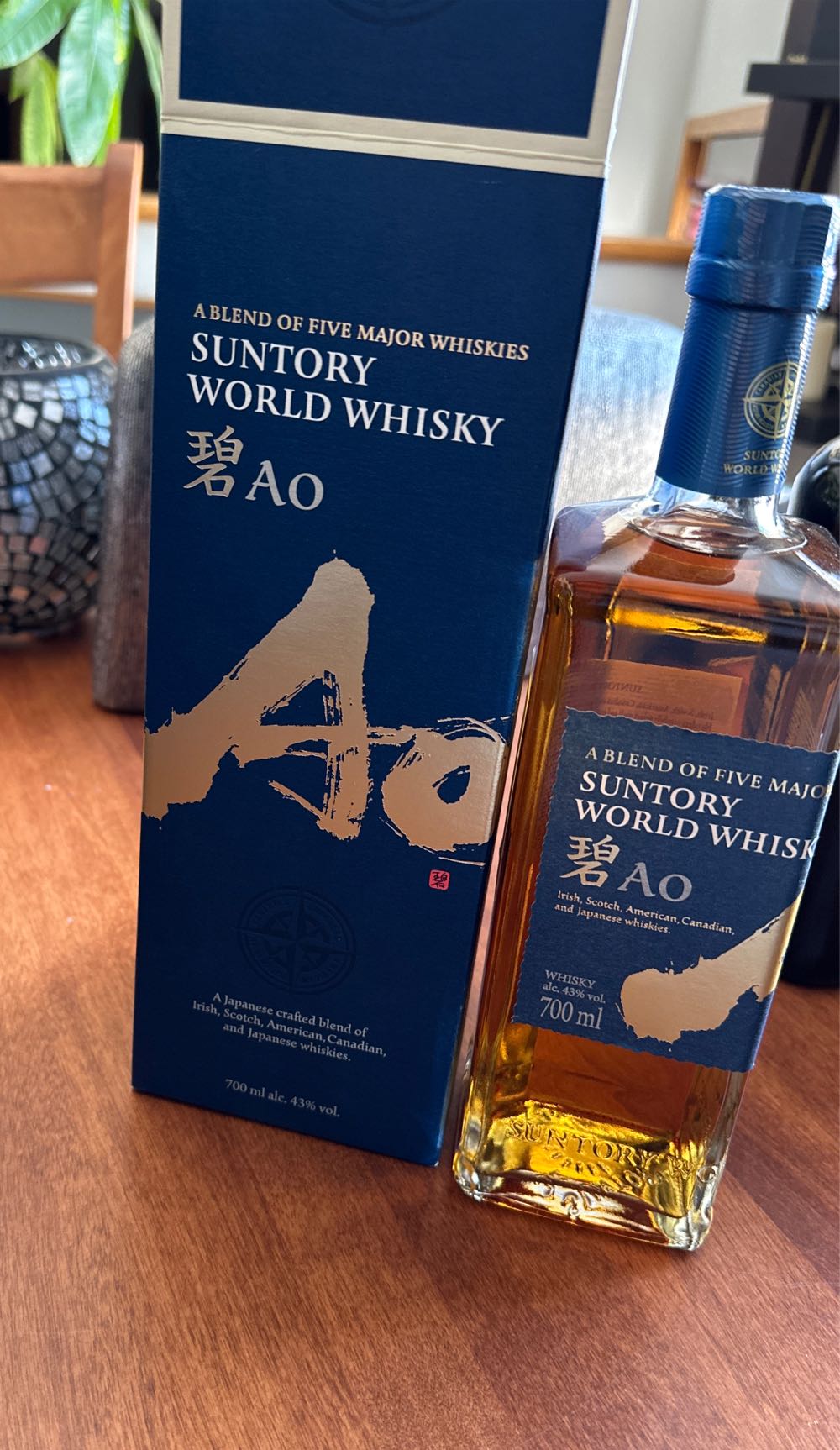 Suntory World Whisky Ao - Beam Suntory (700 mL) alcohol collectible [Barcode 080686957195] - Main Image 2