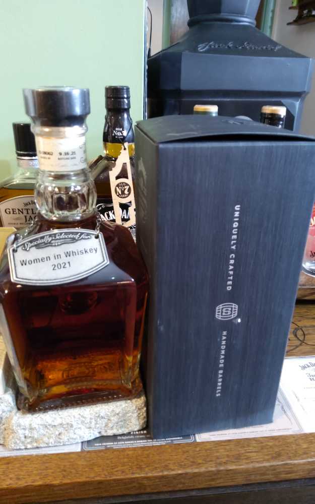 Single Barrel Select Women in Whiskey 2021 - Jack Daniel Distillery (750 mL) alcohol collectible [Barcode 082184004289] - Main Image 2