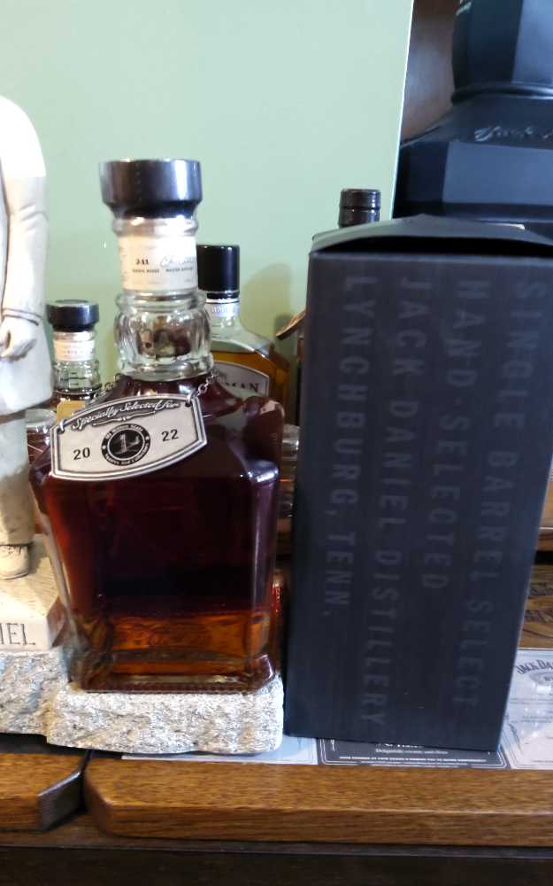 Single Barrel Sellect MI Squire 2022 - Jack Daniel Distillery (750 mL) alcohol collectible - Main Image 4