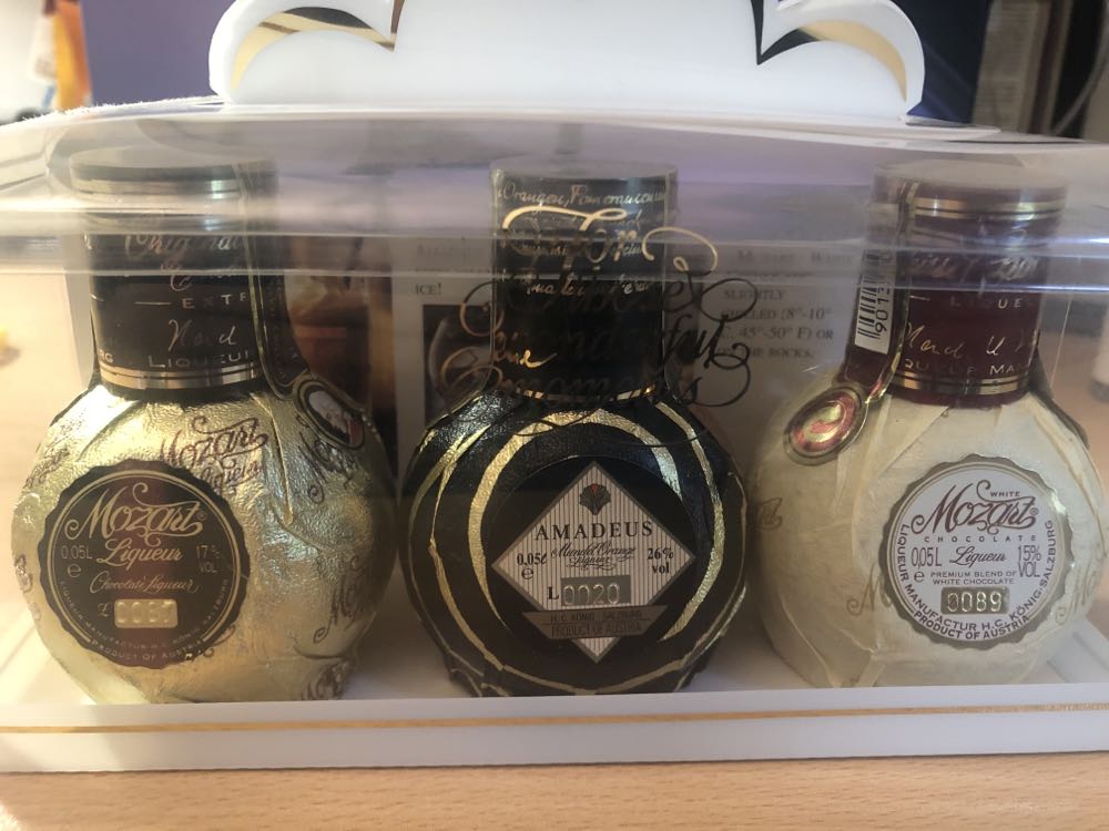 Mozart White Chocolate Liqueur  (20 mL) alcohol collectible [Barcode 90131066] - Main Image 2