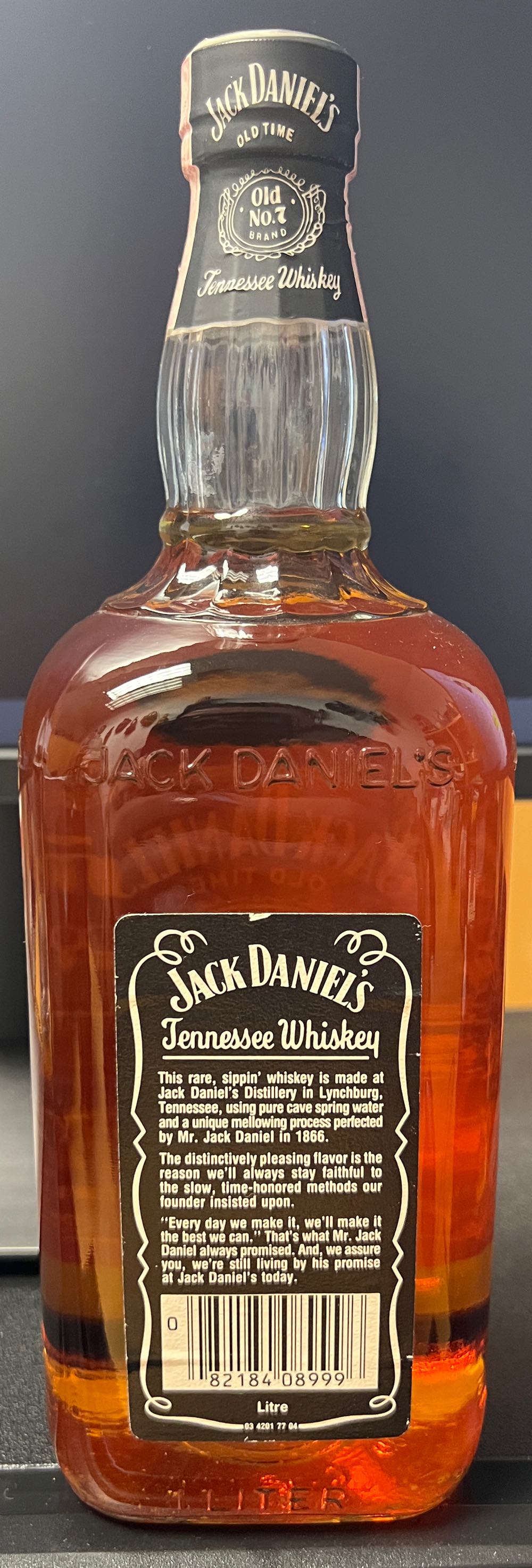 Black Label 1988 1 L - Jack Daniel’s Distillery, Lynchburg, TN (1 L) alcohol collectible - Main Image 3