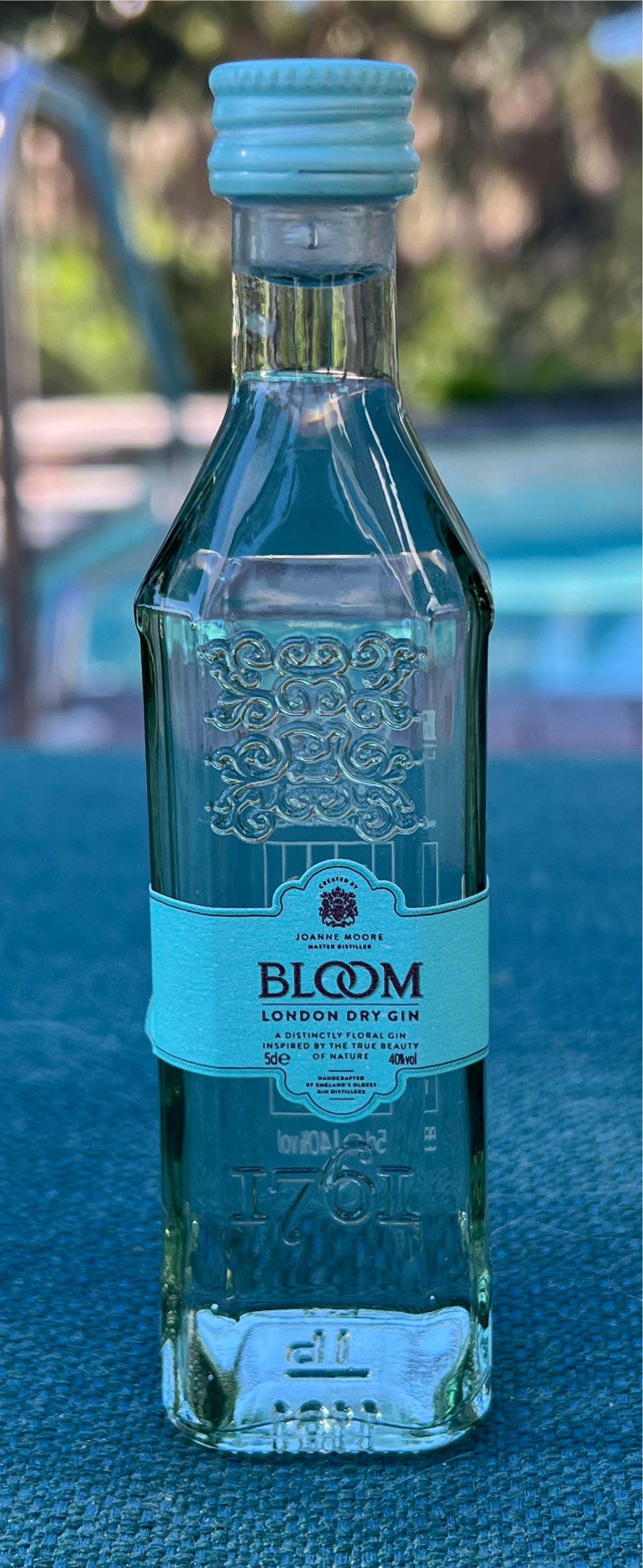 Bloom London Dry Gin  (50 mL) alcohol collectible [Barcode 5010296005103] - Main Image 2