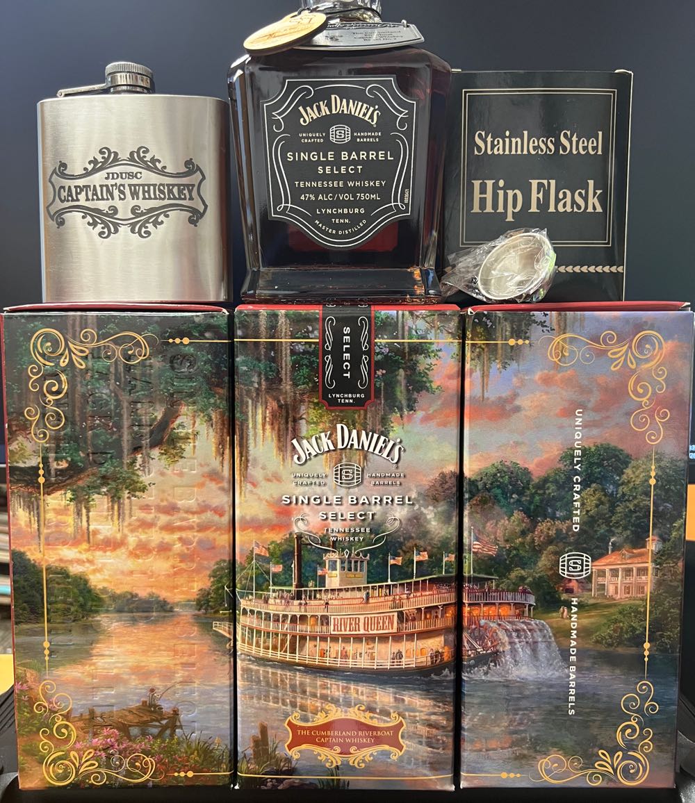 US Collectors The Cumberland Riverboat Captain 2022 - Jack Daniel’s Distillery, Lynchburg, TN (750 mL) alcohol collectible - Main Image 3