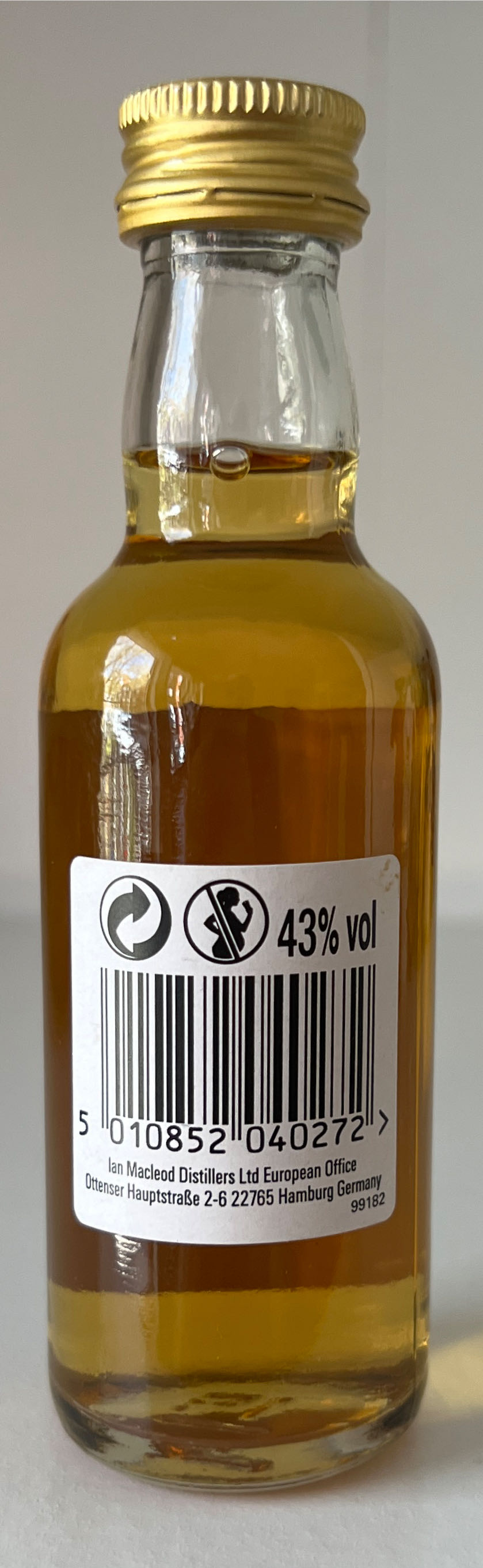 Islay Single Malt Scotch Whisky - Ian MacLeod Distilleries (50 mL) alcohol collectible [Barcode 5010852040272] - Main Image 2