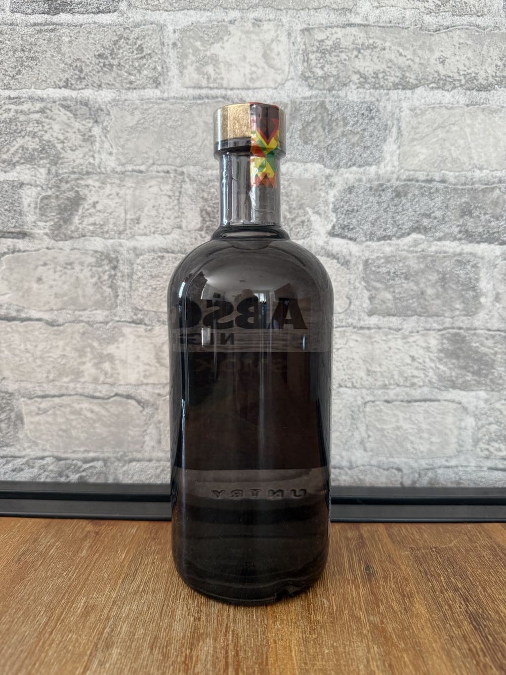 Absolut Nights Smoky Piña - Absolut Spirits Co. (700 mL) alcohol collectible [Barcode 7312040553006] - Main Image 2