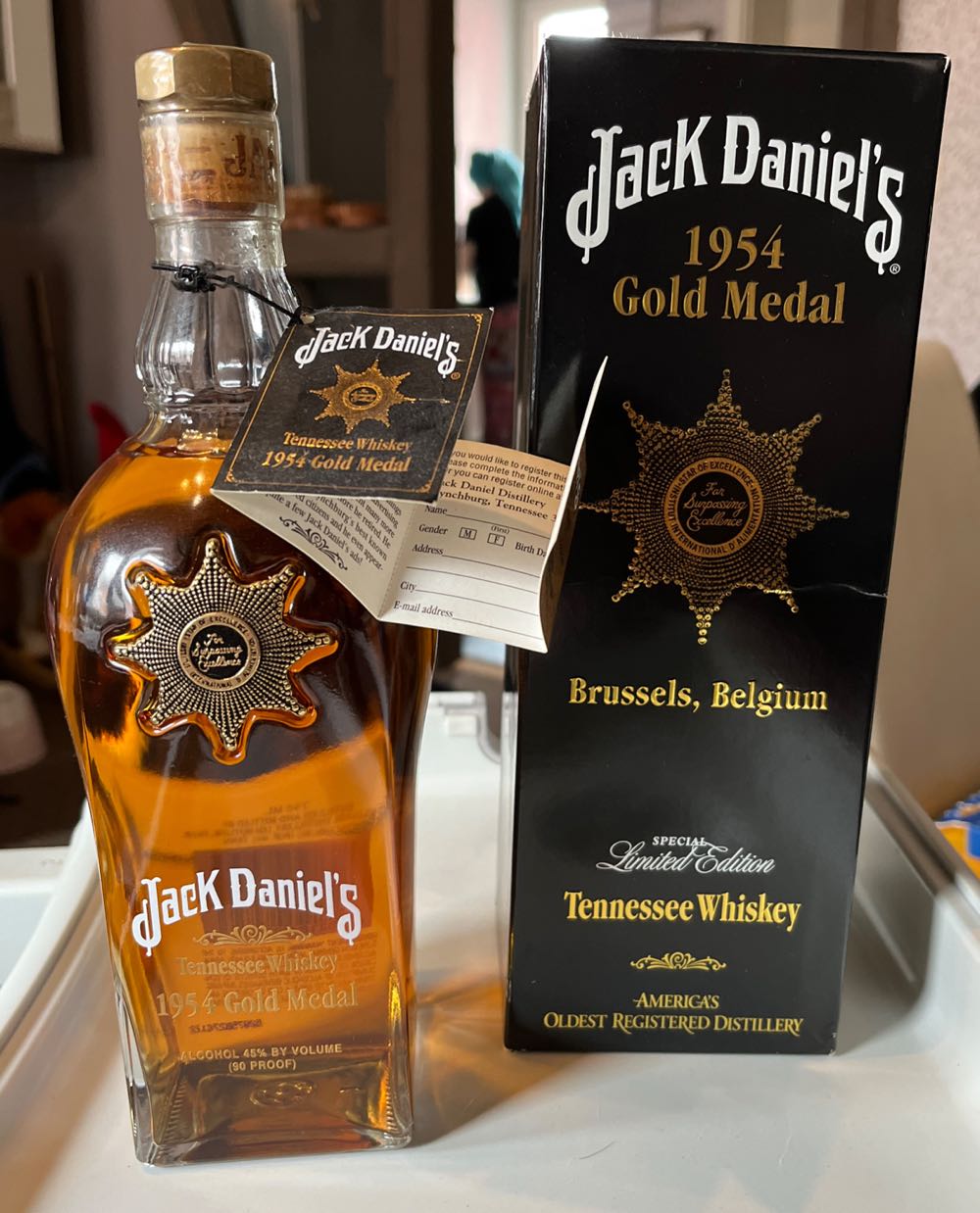 Gold Medal 1954 US - Jack Daniel’s (750 mL) alcohol collectible [Barcode 082184084823] - Main Image 2