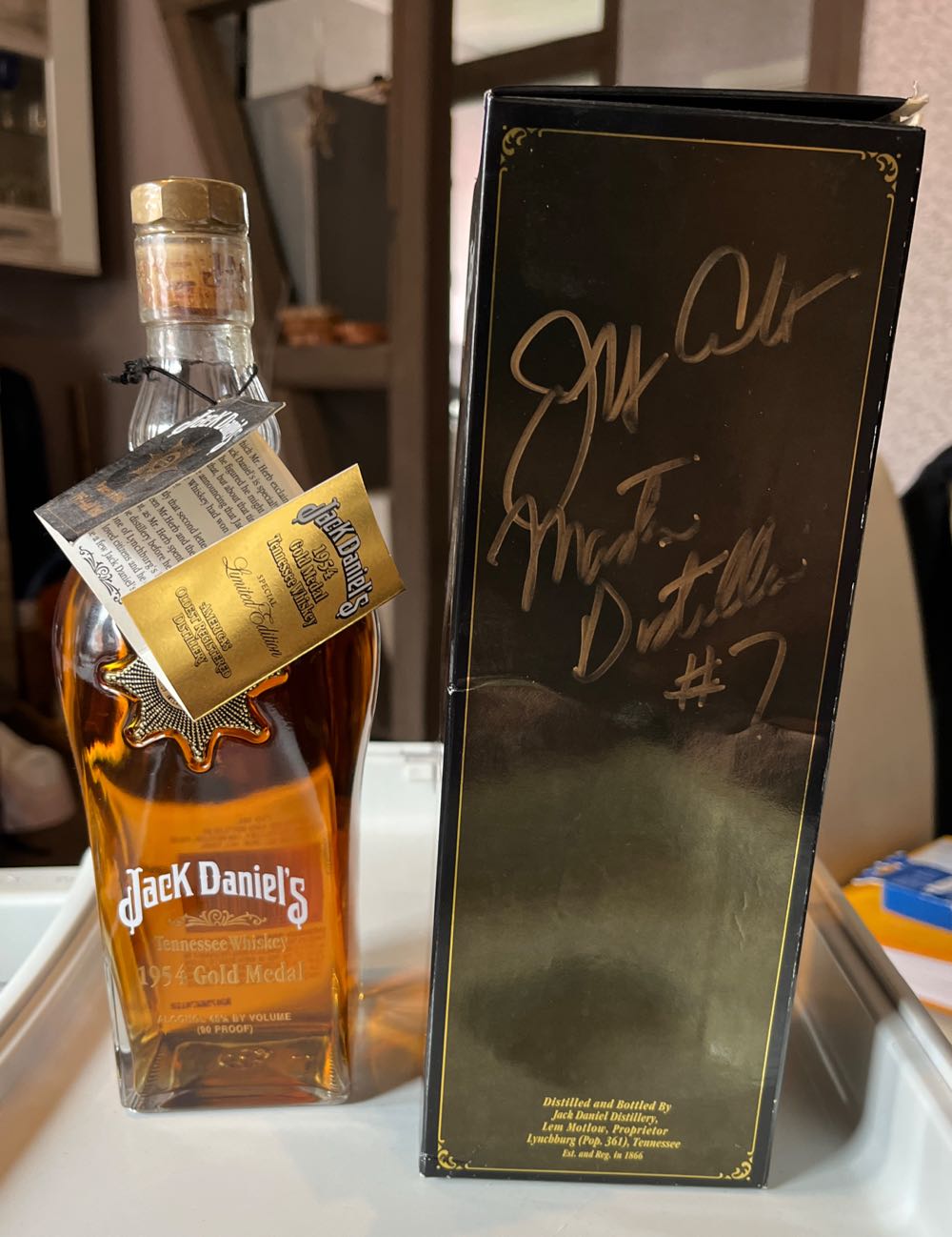 Gold Medal 1954 US - Jack Daniel’s (750 mL) alcohol collectible [Barcode 082184084823] - Main Image 3