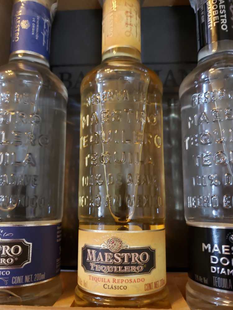 Maestro Tequilero Tequila Reposado - Maestro (200 mL) alcohol collectible [Barcode 7501035014312] - Main Image 2