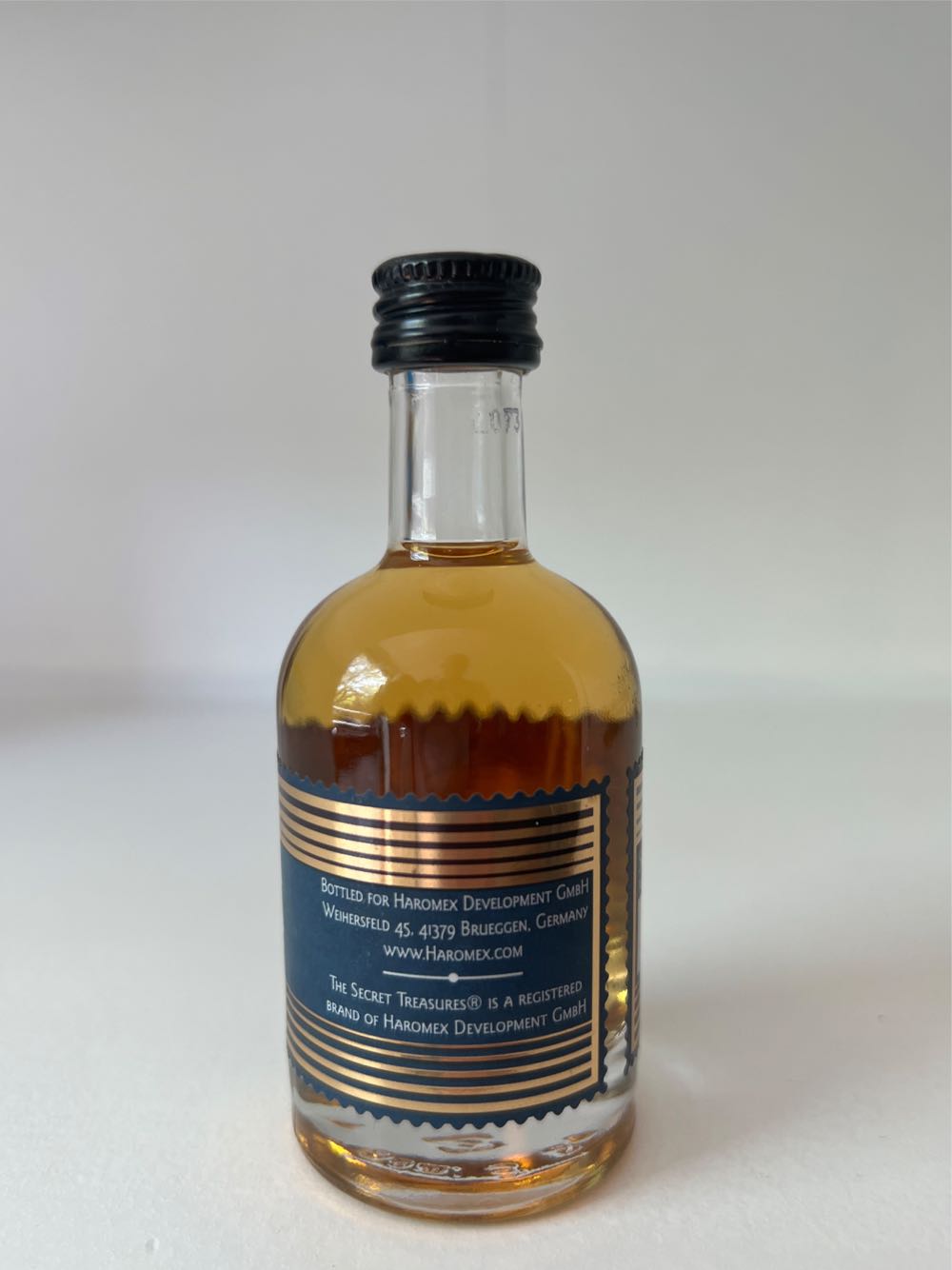 Central American Rum - Harmonx Development GMBH (50 mL) alcohol collectible [Barcode 4260381741084] - Main Image 2