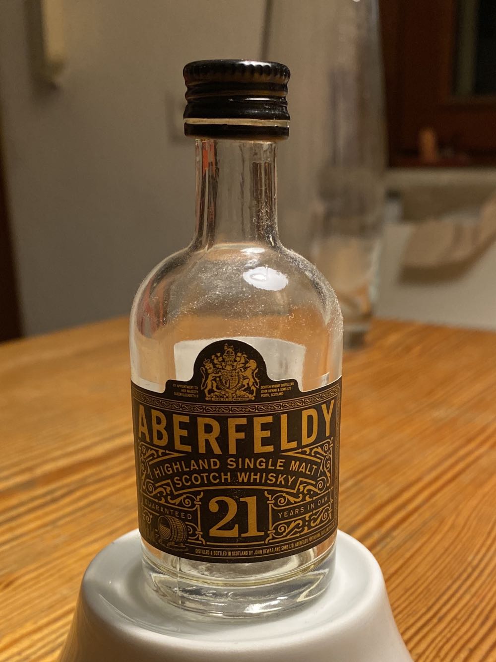 Aberfeldy 21 Year Old Scotch Whiskey  (50 mL) alcohol collectible [Barcode 7640171037455] - Main Image 2
