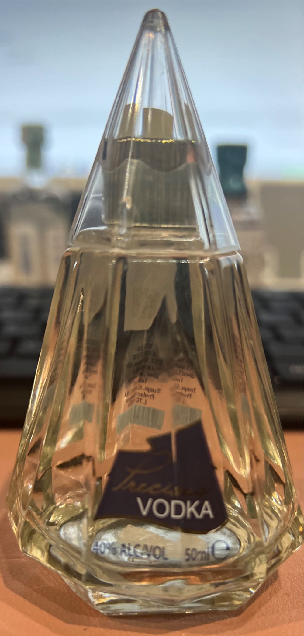 Vyhledávání Pomocí Ean Kódu Precious Jewels Lines 40% Alkohol Jewel 005l Line 005  alcohol collectible [Barcode 3800009406912] - Main Image 2