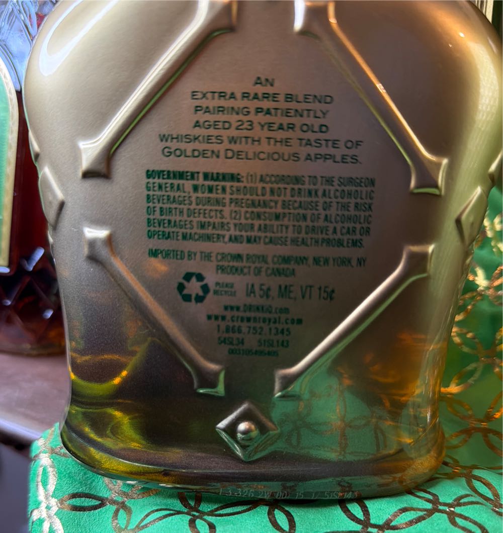 Crown Royal Golden Apple 23 Year Whisky - Crown Royal Company (750 mL) alcohol collectible [Barcode 082000801917] - Main Image 3