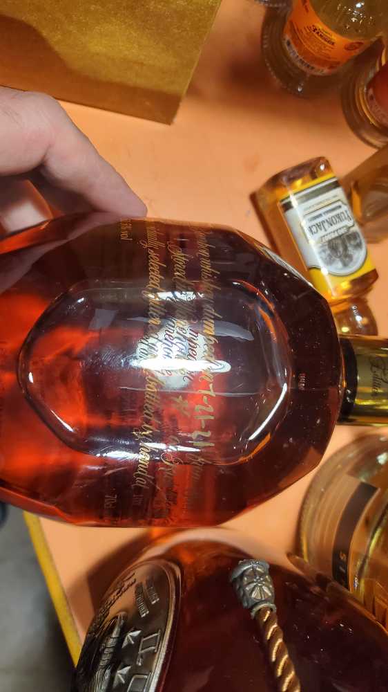 Blanton’s Single Barrel Gold - Buffalo Trace Distillery (700 mL) alcohol collectible - Main Image 3