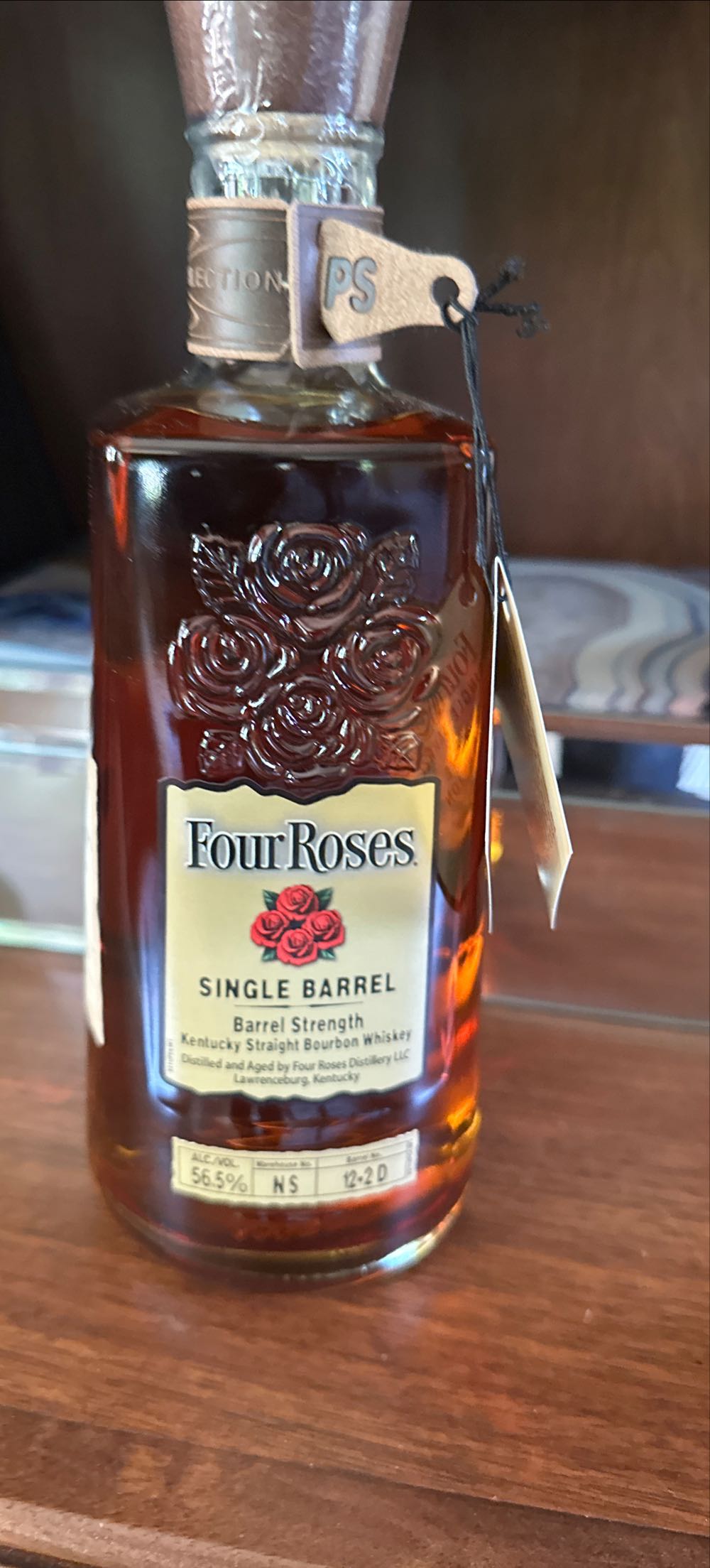 Four Roses Single Barrel (Barrel Strength - OBSO)L&K - Four roses distillery (750 mL) alcohol collectible [Barcode 040063400294] - Main Image 2