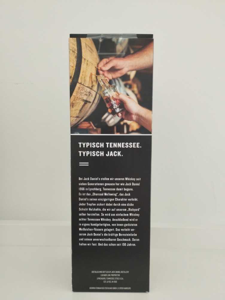 150th Flasche mit Jubiläumsglas  (700 mL) alcohol collectible - Main Image 2