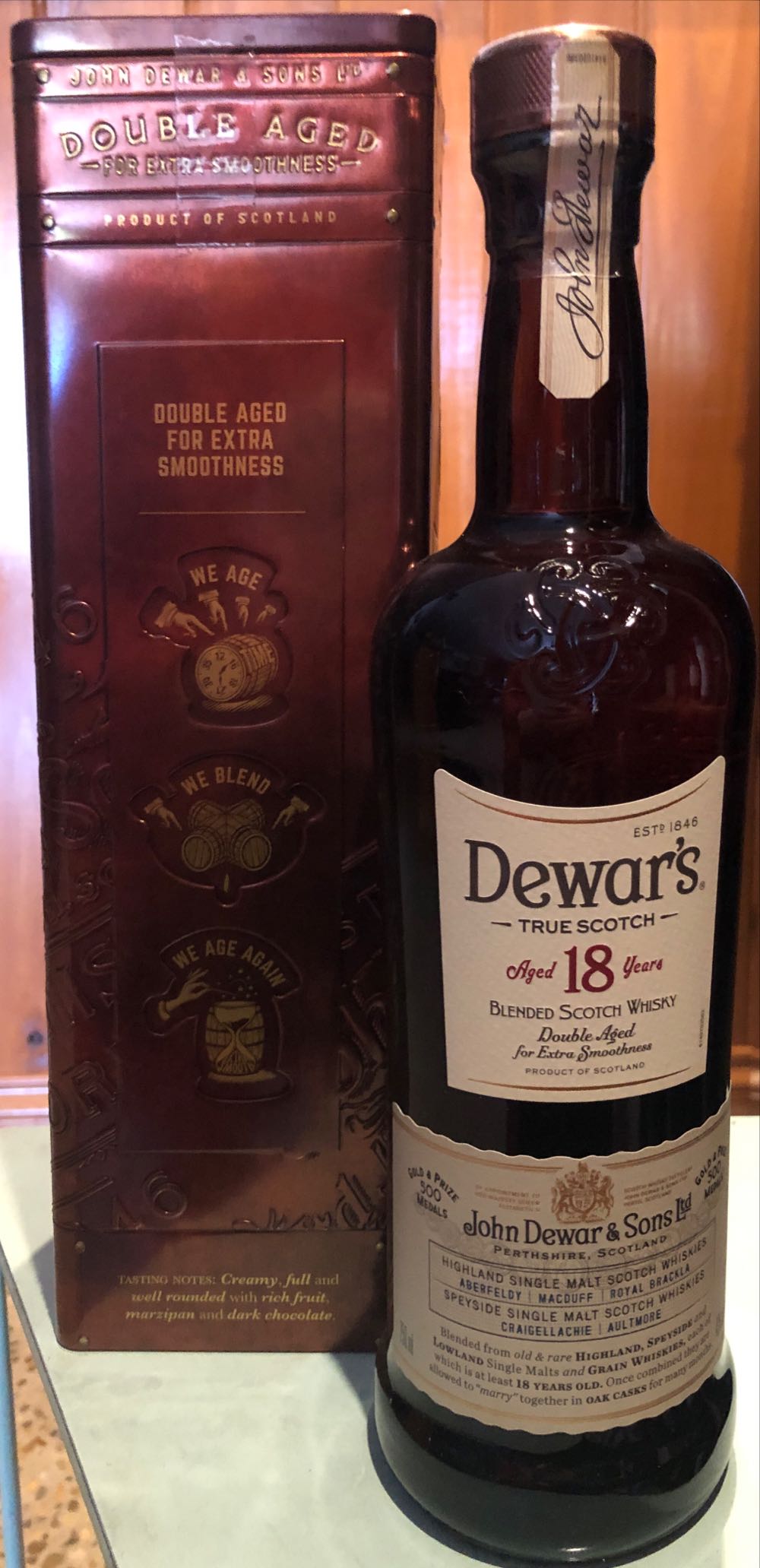 Dewar’s Whisky 18 Year Reserve - John Dewar & Sons (750 mL) alcohol collectible [Barcode 7640171036878] - Main Image 4