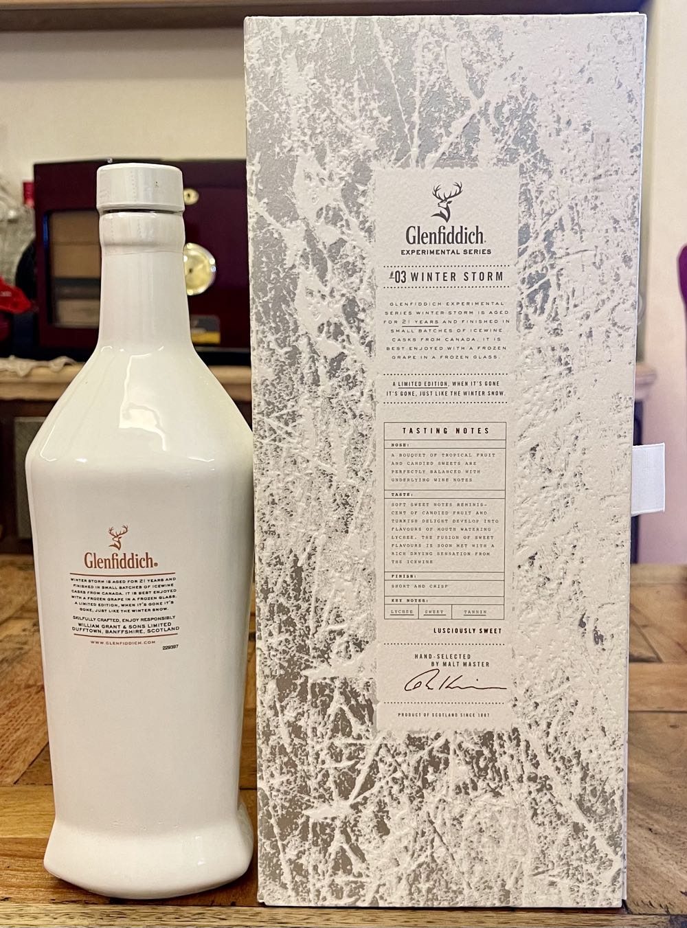 GLENFIDDICH Winter Storm 21y Single Malt Scotch Whisky - The Glenfiddich Distillery (700 mL) alcohol collectible [Barcode 5010327015835] - Main Image 2