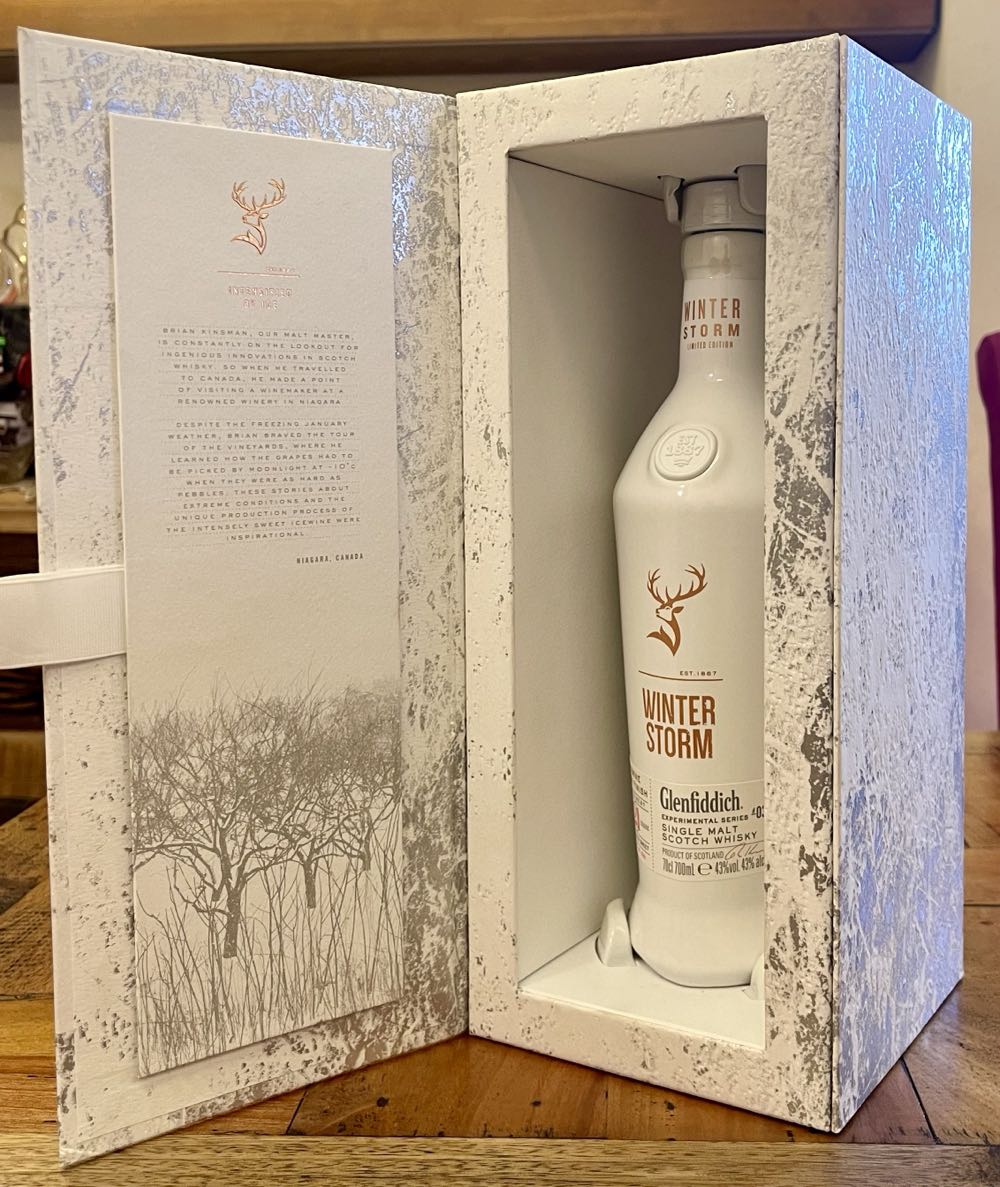 GLENFIDDICH Winter Storm 21y Single Malt Scotch Whisky - The Glenfiddich Distillery (700 mL) alcohol collectible [Barcode 5010327015835] - Main Image 3