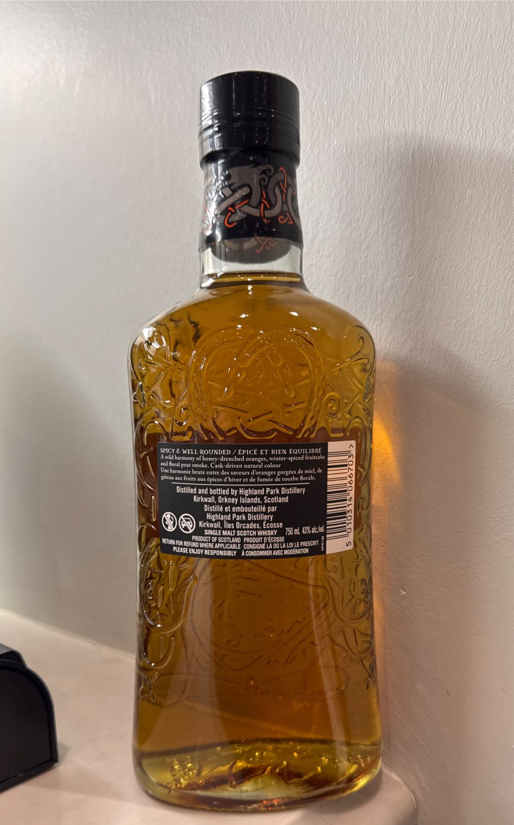 Scotch Whisky - Highland Park 12 Years, Viking Honour Single Malt  alcohol collectible [Barcode 5010314066703] - Main Image 2