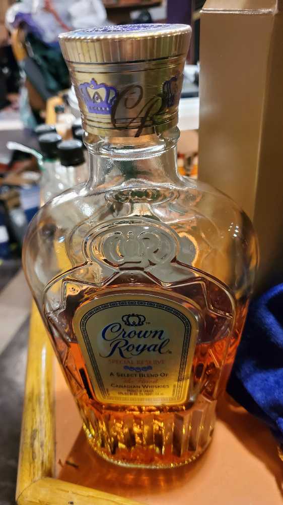 Crown Royal Special Reserve - Crown Royal Distilling Co. alcohol collectible - Main Image 2