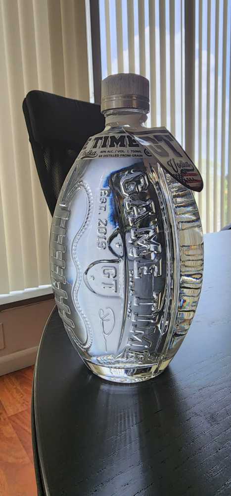 Kit Budweiser 2 Long Neck + Copo Vermelho Termossensível Copa Do Mundo 2022