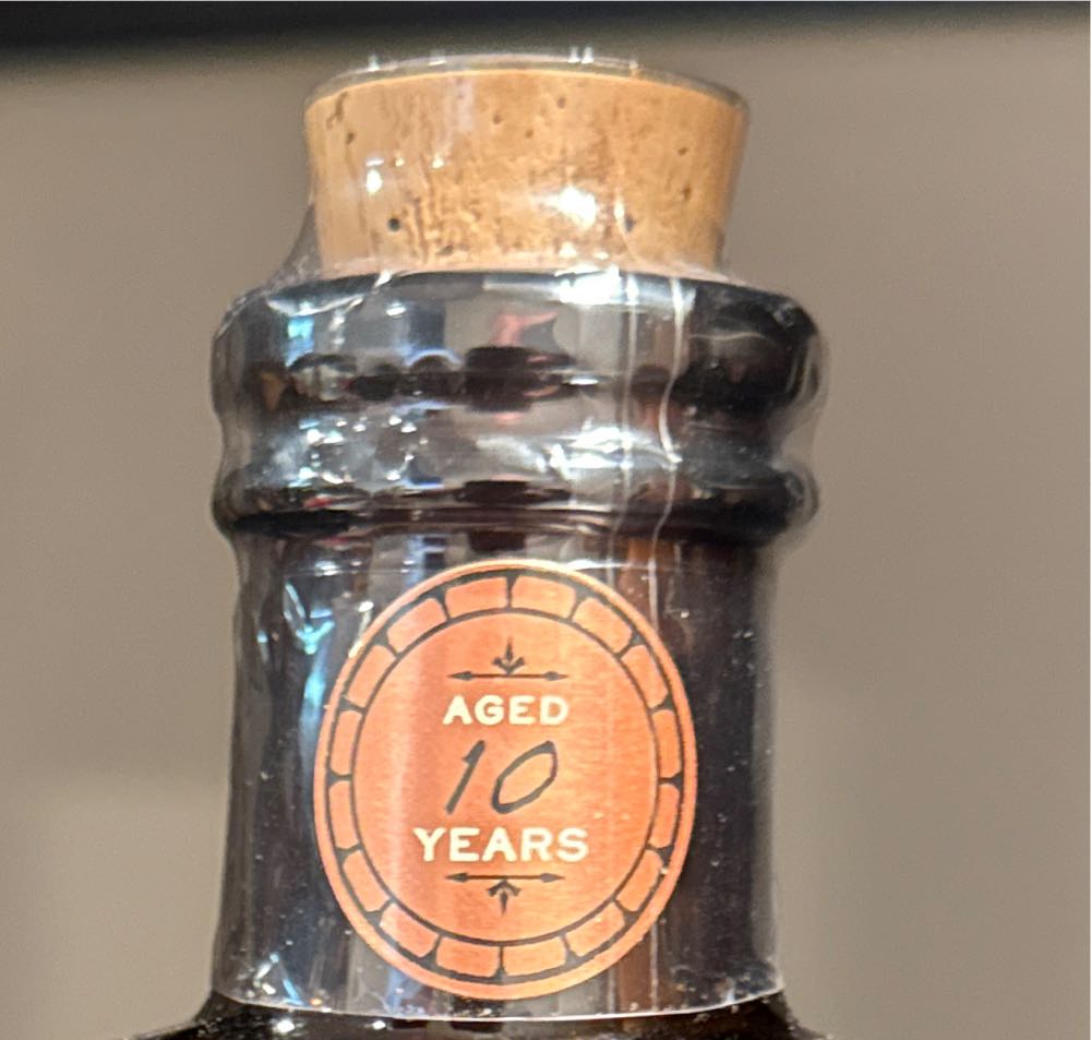 Bib And Tucker 10 Year Small Batch Bourbon Whiskey - Distilled In TN; Bottled By Bib & Tucker (750 mL) alcohol collectible [Barcode 031259004334] - Main Image 4