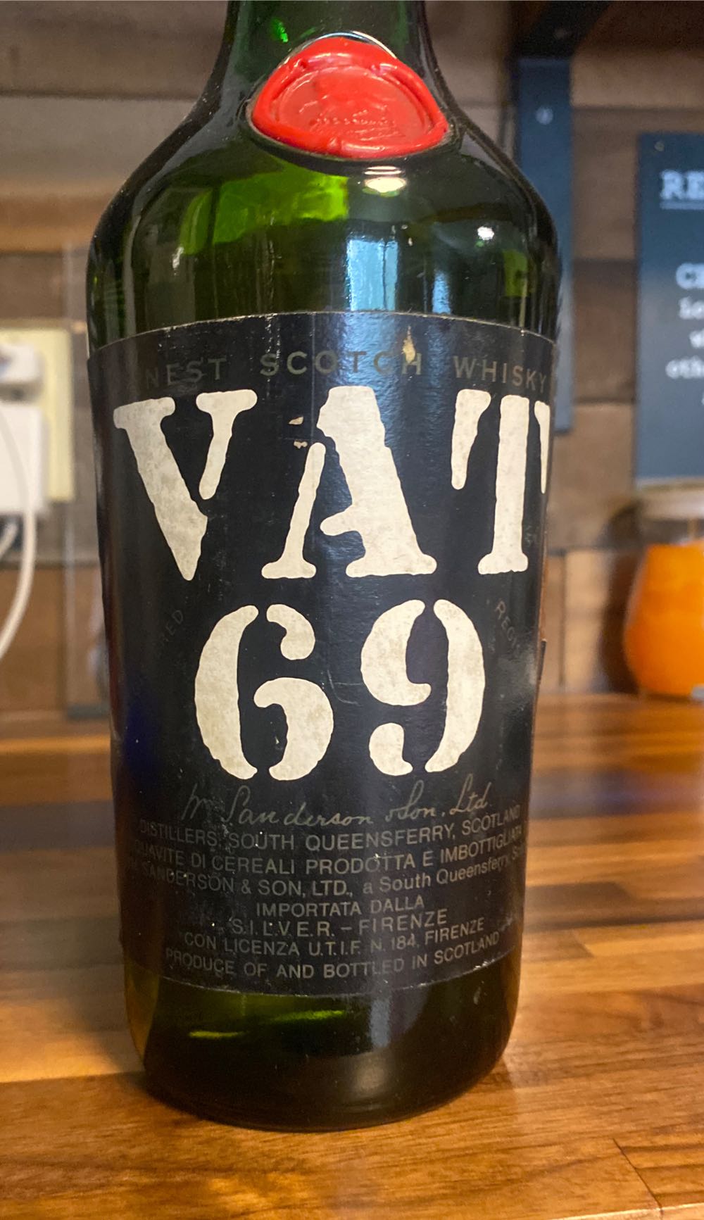 Vat 69 Imp SILVER - Wm Sanderson & son Ltd (750 mL) alcohol collectible - Main Image 4