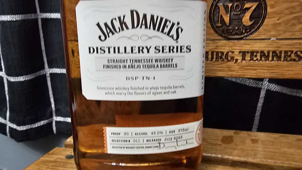 Jack Daniels Distillery Series #11 Arejo Tequila - Jack Daniel‘s Distillery (375 mL) alcohol collectible [Barcode 082184007075] - Main Image 2