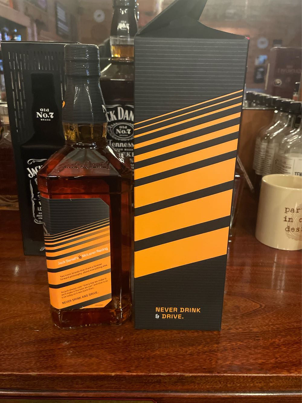 Jack Daniel’s X Mclaren Edition Daniels - Jack Daniel‘s Distillery (1 L) alcohol collectible [Barcode 082184007037] - Main Image 2