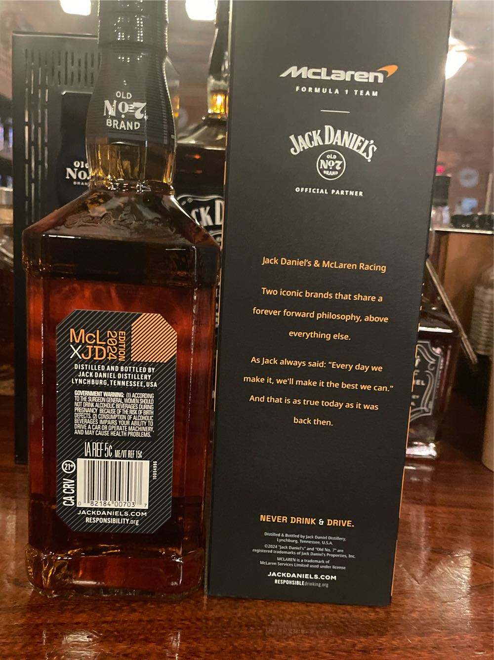 Jack Daniel’s X Mclaren Edition Daniels - Jack Daniel‘s Distillery (1 L) alcohol collectible [Barcode 082184007037] - Main Image 3