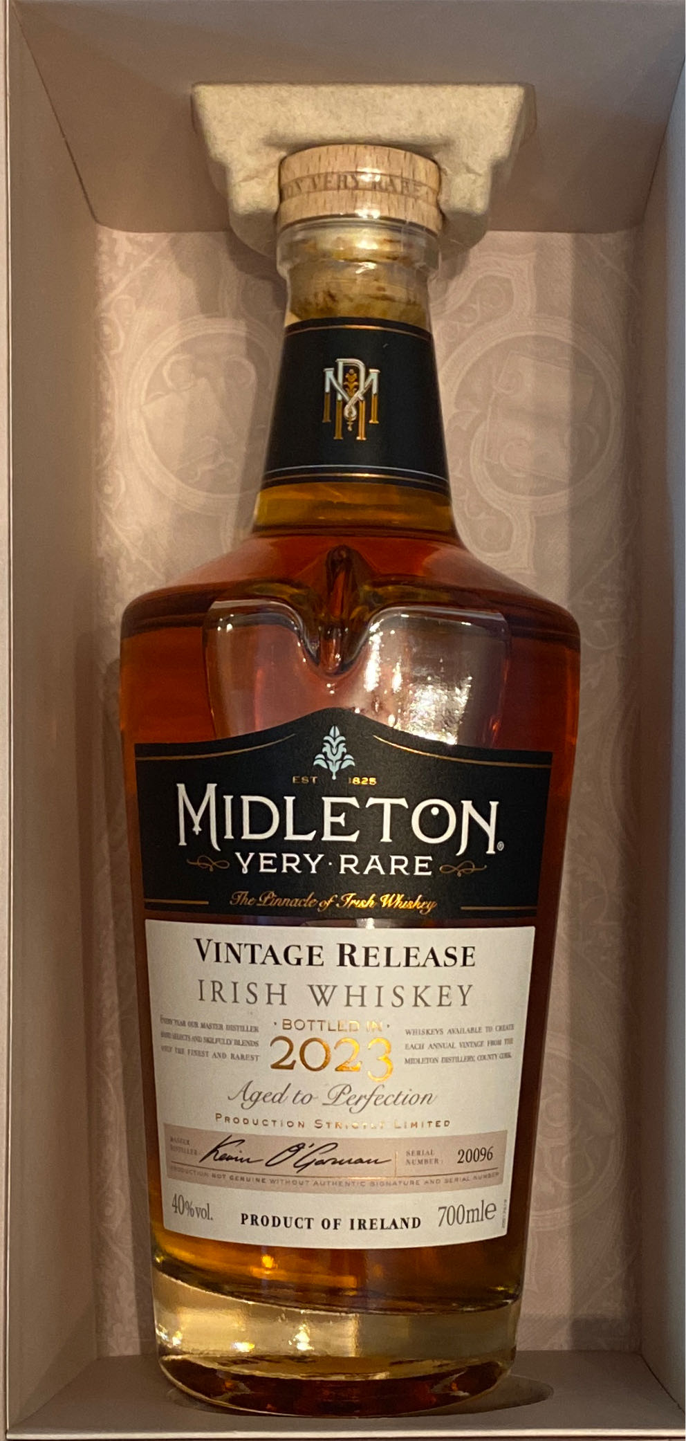 Middleton Very Rare - Middleton Distillery (700 mL) alcohol collectible [Barcode 5011007008383] - Main Image 2