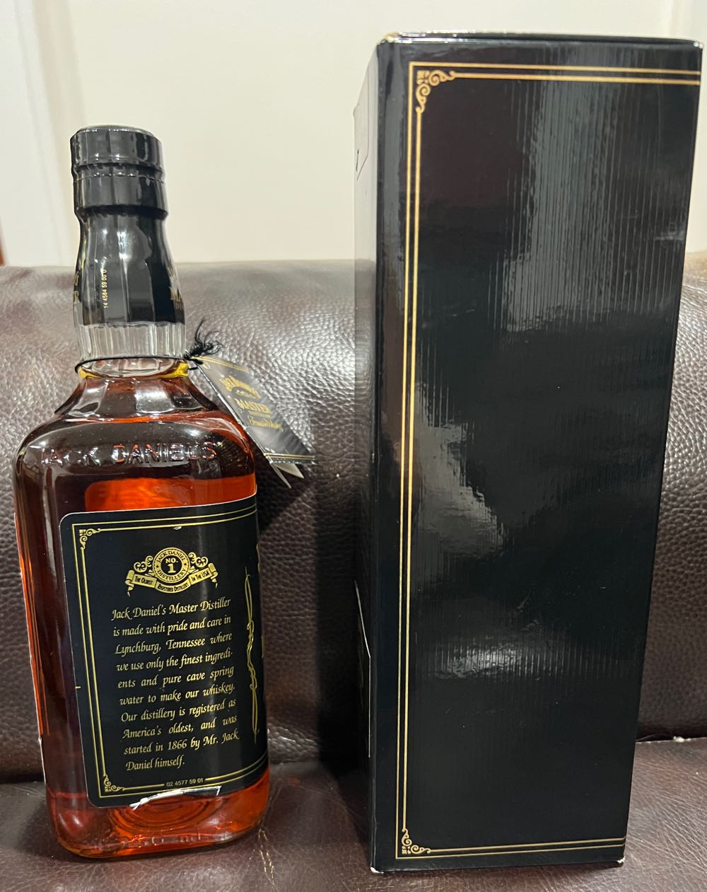 Master Distiller With Pearl Neckless 1996 - Jack Daniel’s Distillery, Lynchburg, TN (750 mL) alcohol collectible - Main Image 2