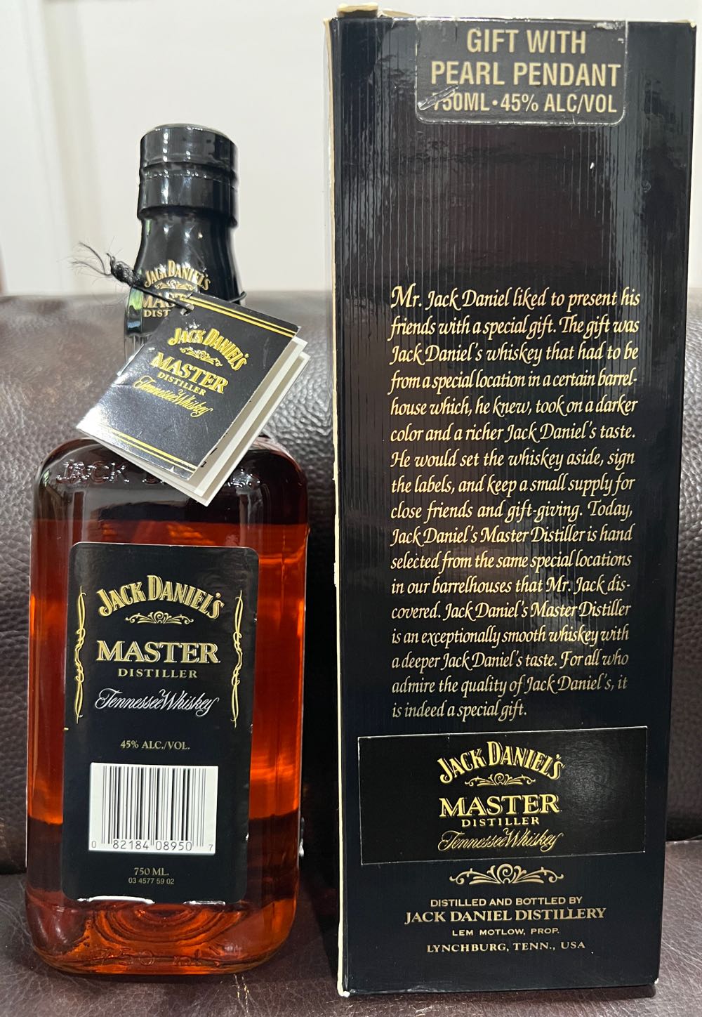 Master Distiller With Pearl Neckless 1996 - Jack Daniel’s Distillery, Lynchburg, TN (750 mL) alcohol collectible - Main Image 3