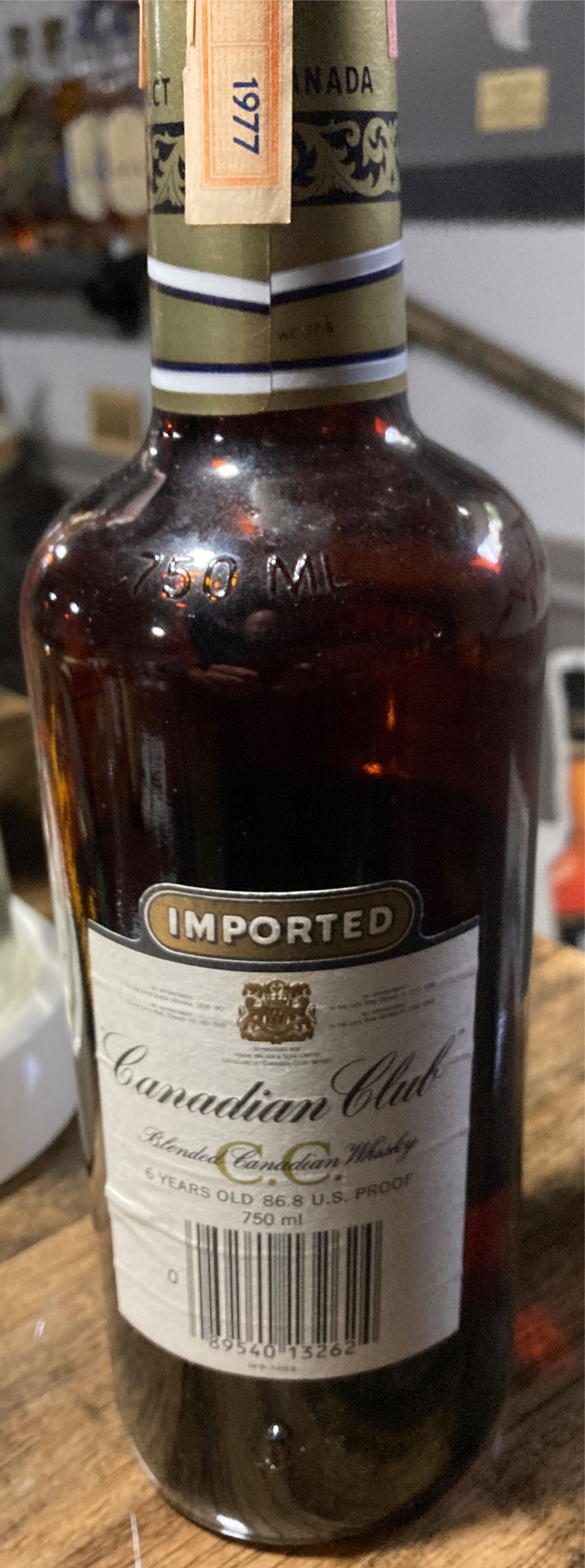 Canadian Club Blended - Hiram Walker (750 mL) alcohol collectible [Barcode 089540132624] - Main Image 2