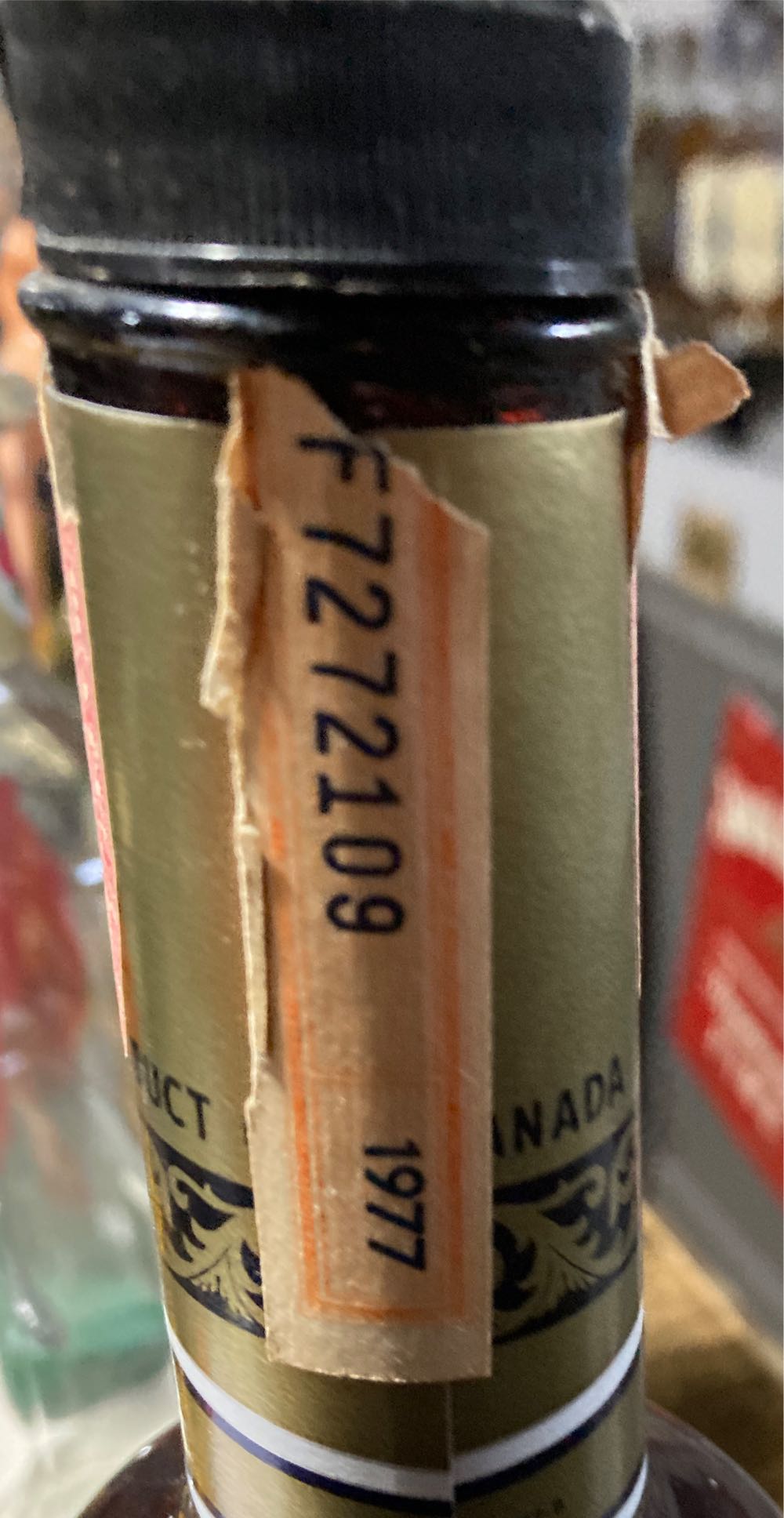 Canadian Club Blended - Hiram Walker (750 mL) alcohol collectible [Barcode 089540132624] - Main Image 3