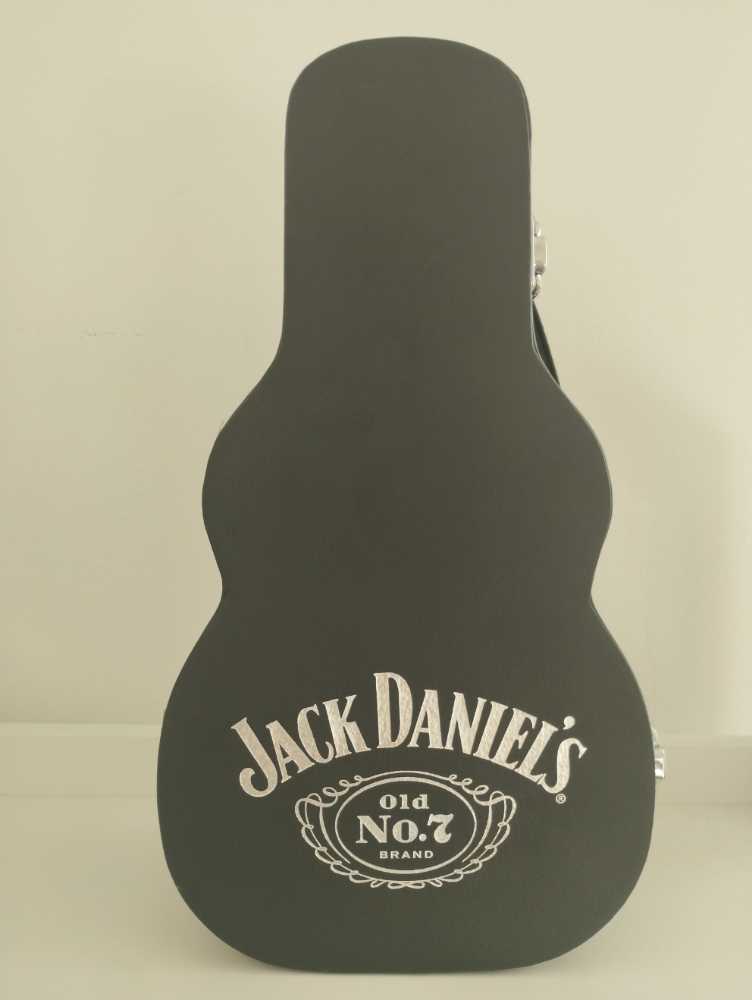 Jack Daniels Gitarrenkoffer  (700 mL) alcohol collectible - Main Image 2
