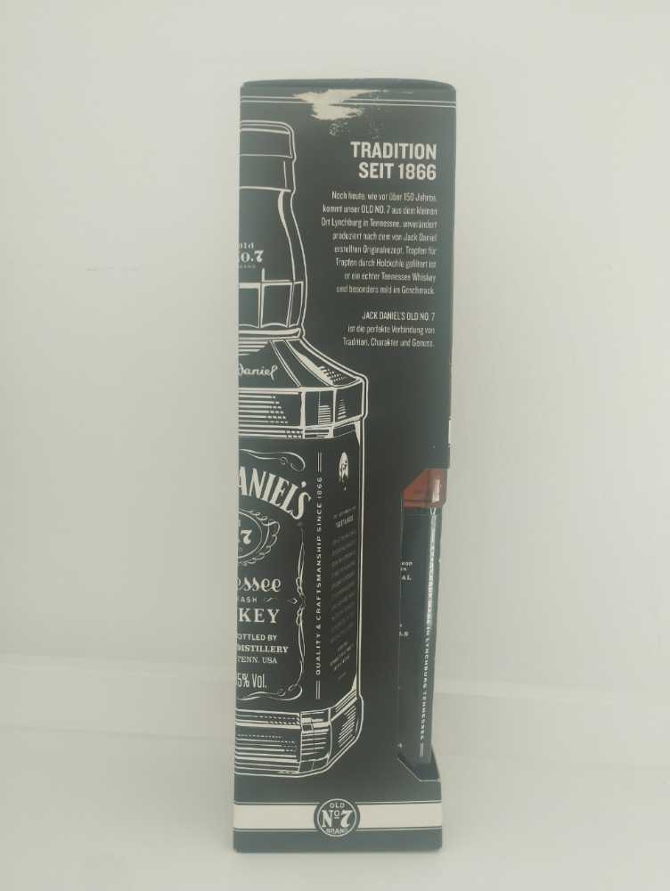 Black Label   (700 mL) alcohol collectible - Main Image 2