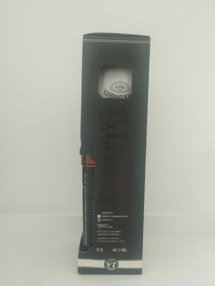 Black Label   (700 mL) alcohol collectible - Main Image 4