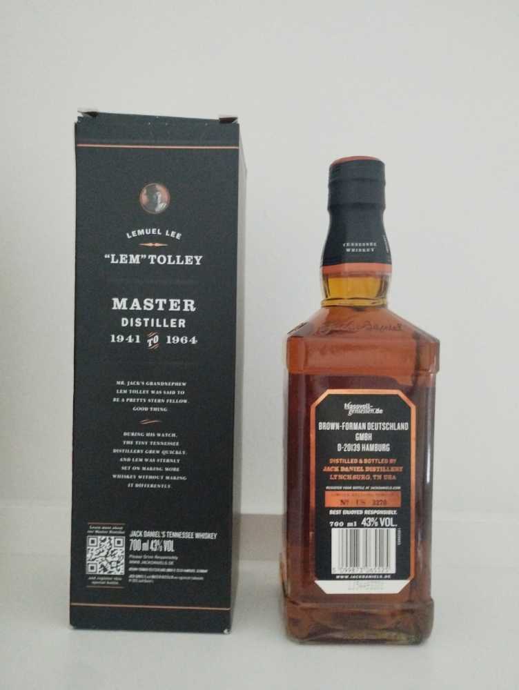 Master Distiller #3  (700 mL) alcohol collectible - Main Image 2